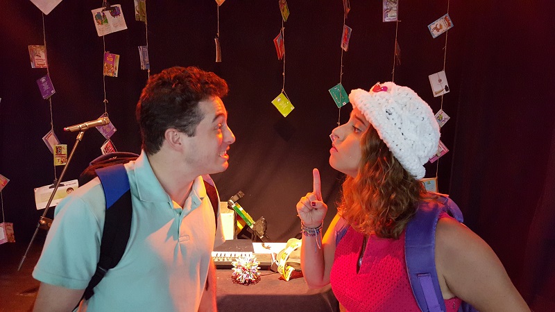 Thiago Neri e Luca Martins em montagem no Teatro Gláucio Gil, Copacabana, em 2017.