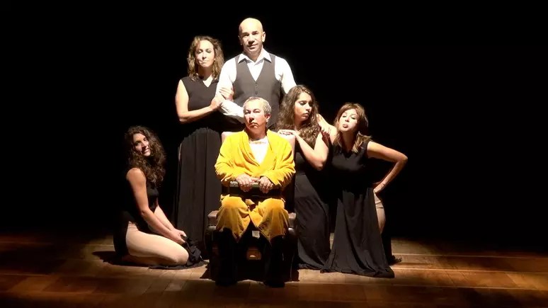 Elenco de montagem realizada em 2013, no Teatro Solar de Botafogo, Rio de Janeiro.